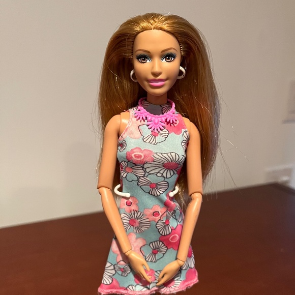 Barbie Doll 2013 Life in the Dreamhouse Stylin' Friends, Summer Doll - Picture 2 of 7